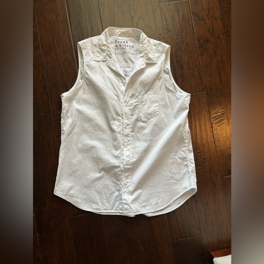 New without tags Frank & Eileen white Fiona sleeveless collared button down